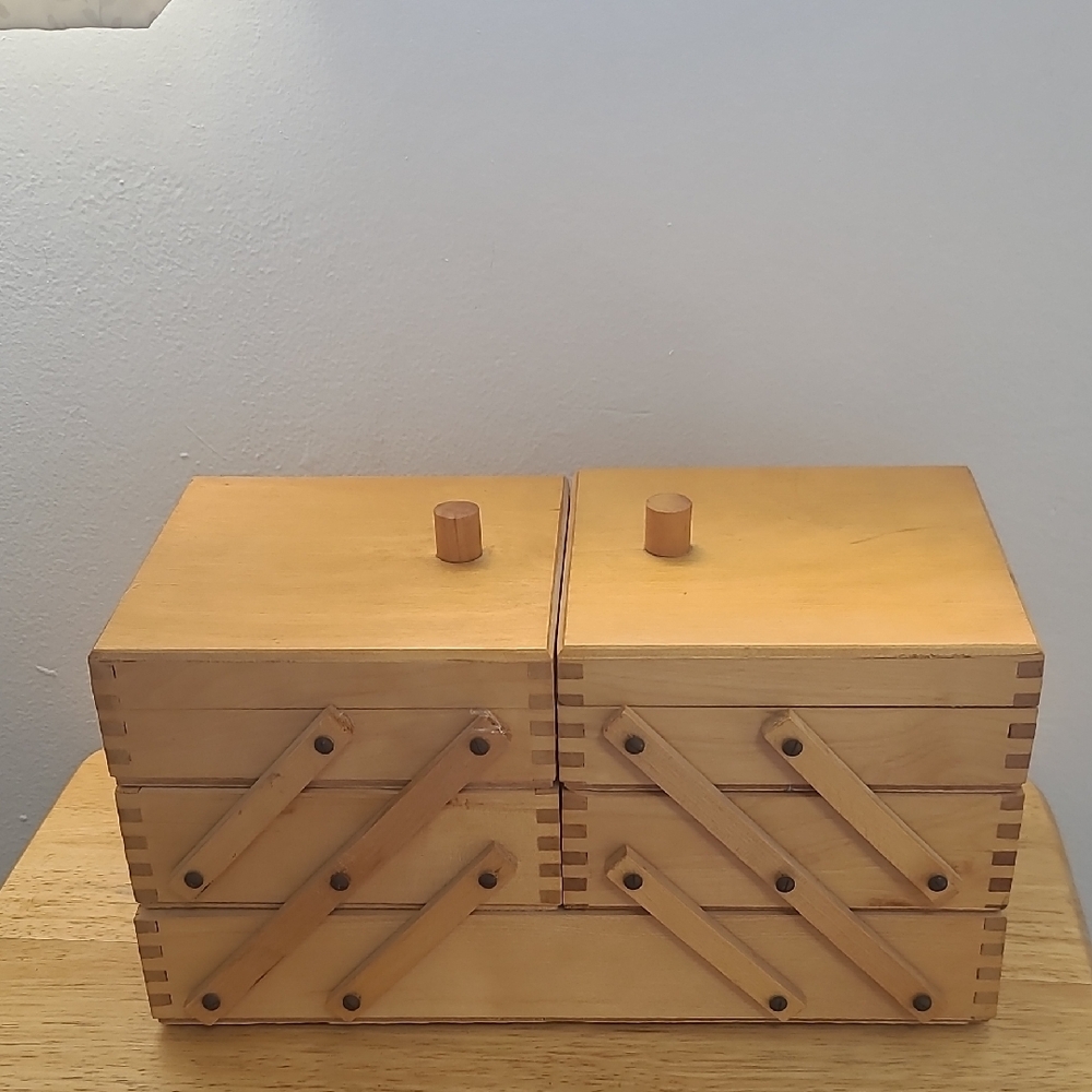 Wooden Sewing Box with Expandable Compartments
